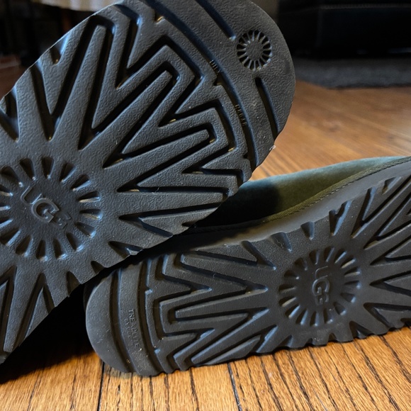 UGG Logo Strap Fur Boots in Excellent Condition size 8 - Picture 9 of 16